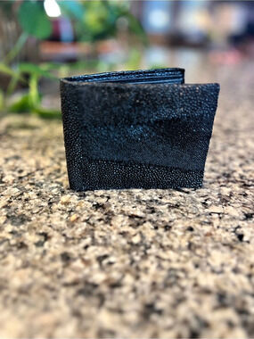 Stingray Handcrafted Genuine Exotic Leather Black Bifold Men’s Wallet New
